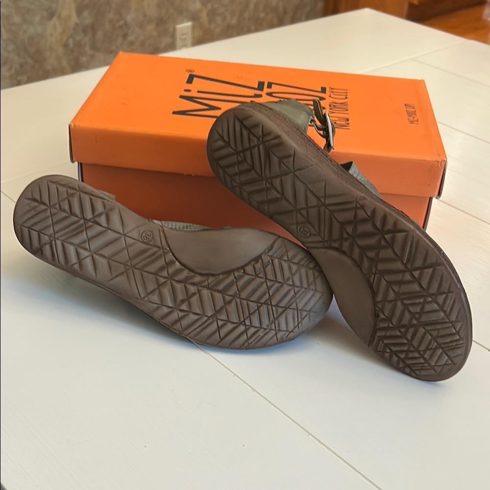 Miz Mooz Gray Sandals with Perforated Design, buckle and zipper - Picture 4 of 6